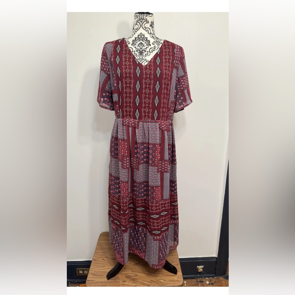 So Perla women's Burgundy Red Paisley Boho PEASANT Midi Dress Size Large.